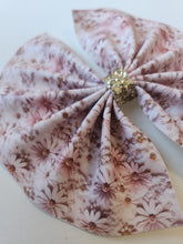 Load image into Gallery viewer, Daisy Mega Pinch